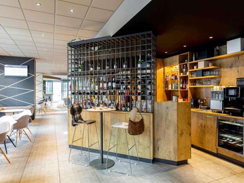 a bar with a lot of bottles of alcohol at ibis Hotel Hamburg St. Pauli Messe in Hamburg