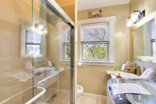 Koupelna v ubytování Free Parking Spot! Extended Stay Near Newark and NYC