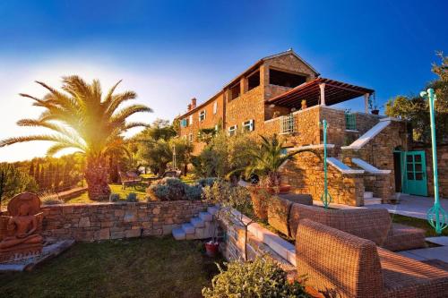 Κήπος έξω από το Tolle Villa Sancta Maria Motovun Mit Pool