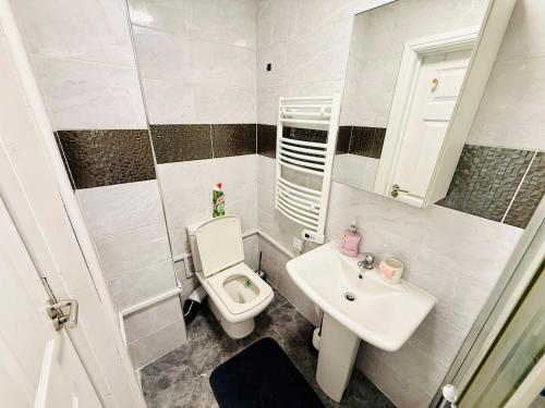 Vannituba majutusasutuses Modern Studio Flat in Leicester City Centre