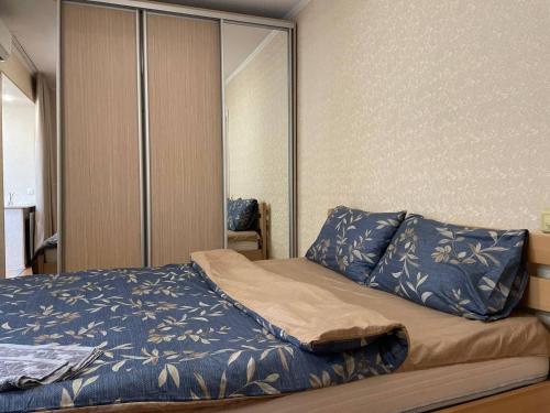 En eller flere senge i et værelse på Центр города 2 кв