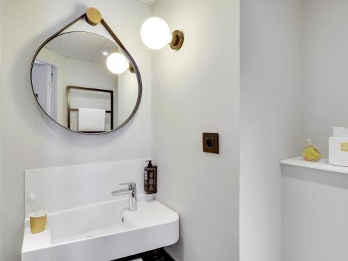 Koupelna v ubytování ibis Levallois Perret