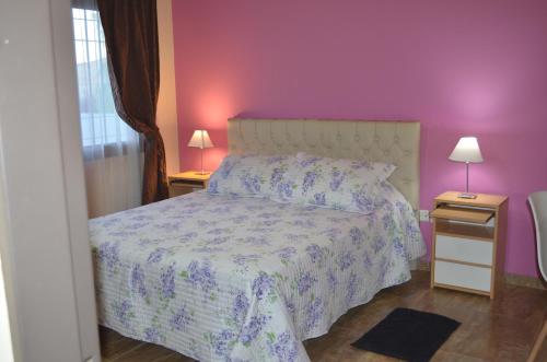 En eller flere senge i et værelse på Susy Rental