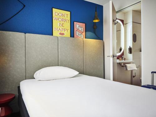 Ένα ή περισσότερα κρεβάτια σε δωμάτιο στο ibis Paris Avenue d'Italie 13ème