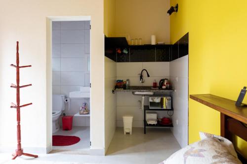 a small bathroom with a sink and a toilet at Flor da Ilha in Estação Quitaúna