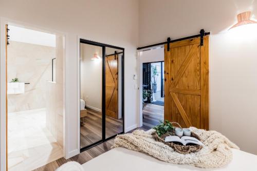 Ένα μπάνιο στο Moorings 1770