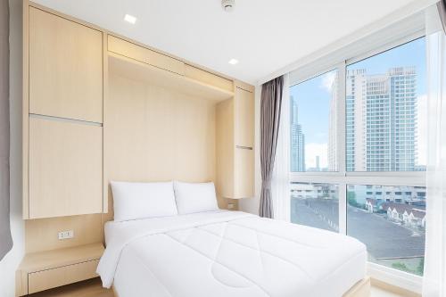 Ένα ή περισσότερα κρεβάτια σε δωμάτιο στο 芭提雅市中心Olympus 水系公寓酒店 健身房 步行街 海滩附近 一居室