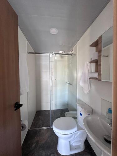 Ένα μπάνιο στο Apartaestudio suite Murango