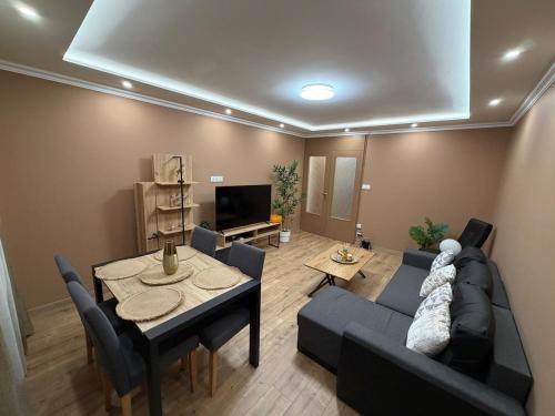 New apartment, close to highway, easy parking