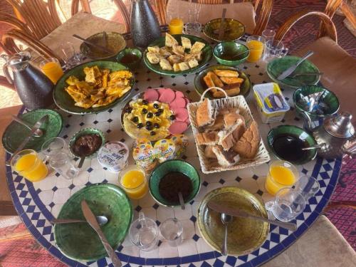 Jídlo v hotelu nebo okolí