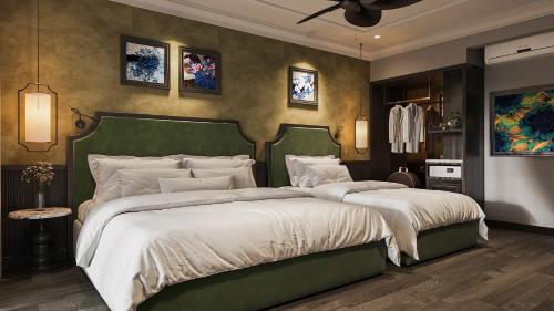 a bedroom with a large bed with white sheets at Dream Future Vang Vieng Hotel in Vang Vieng