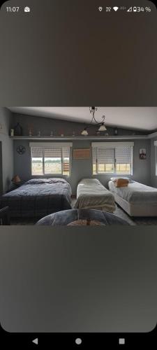 En eller flere senge i et værelse på Cabaña Paraíso Rural