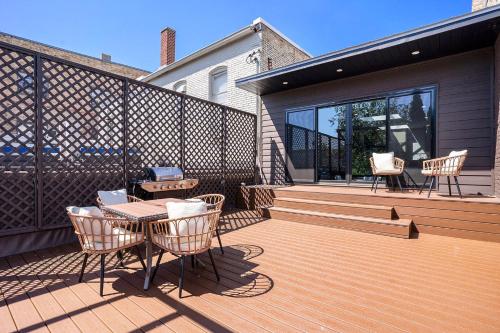 Balkón nebo terasa v ubytování Love Mi Getaway Downtown Loft Deck Rooftop Views 110