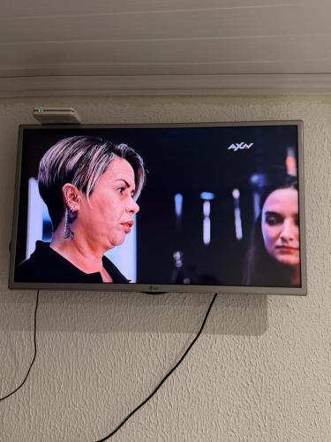 TV/trung tâm giải trí tại Suíte com entrada independente