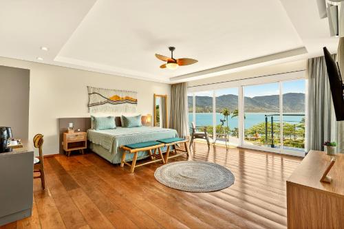 a bedroom with a bed and a view of the ocean at Hotel Velas do Engenho in Ilhabela