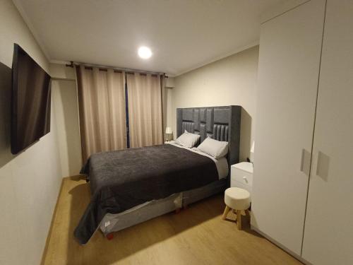 a bedroom with a large bed in a room at Apartment overlooking the water park in Lima