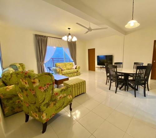 a living room with a couch and a table and chairs at Jo’s Place Cameron Highlands EA922 in Brinchang