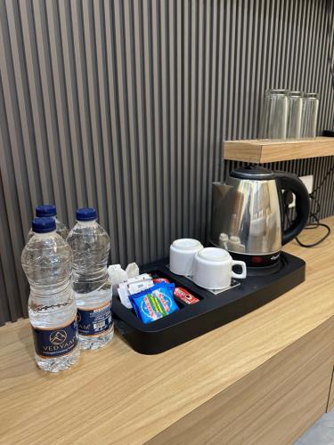 Παροχές για τσάι/καφέ στο The Mayur retreat # Near Prem Mandir # On parikrama Marg # Luxury Room # Prime Location # Property Of The Year # By Chandrodaya Orchid #