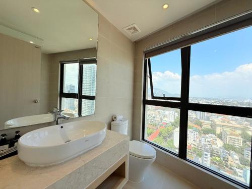 Ένα μπάνιο στο Apartment With Balcony