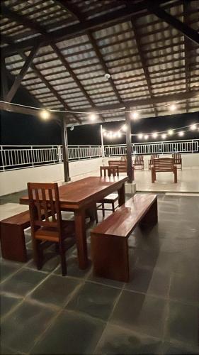 a room with a wooden table and benches at Família Macapá in Macapá