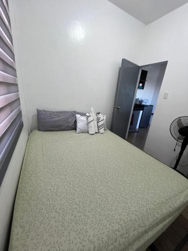 Ένα ή περισσότερα κρεβάτια σε δωμάτιο στο SAN JOSE DEL MONTE BULACAN GUMAOK West,Delgados Place UNIT 2