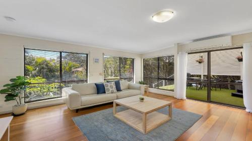 Χώρος καθιστικού στο Scenic Escape Spa , Pet Friendly Accom Holidays