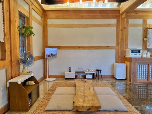 Μια τηλεόραση ή/και κέντρο ψυχαγωγίας στο 소곤정