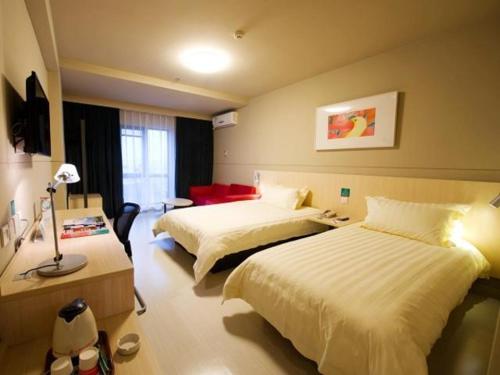 Postel nebo postele na pokoji v ubytování Jinjiang Inn Wenling Daxi