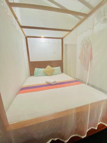 a small bed in a small room with at Talalla Wonder View in Talalla South