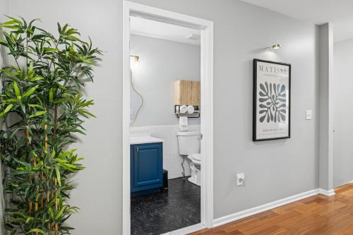 Franklin ParkにあるSpacious 3BR Near Rutgers plus Princeton plus NYC Accessの廊下