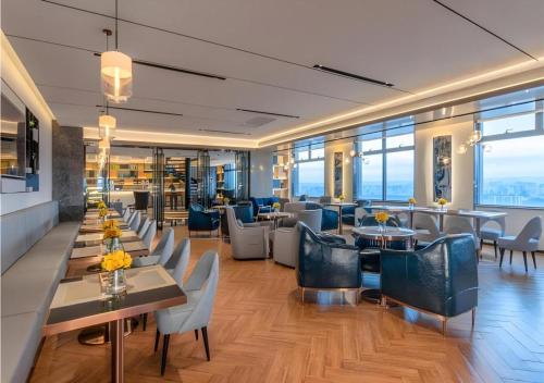 a dining room with tables and chairs and tablesktop at Echarm Hotel Nanning Wuxiang Headquarters Base in Nanning