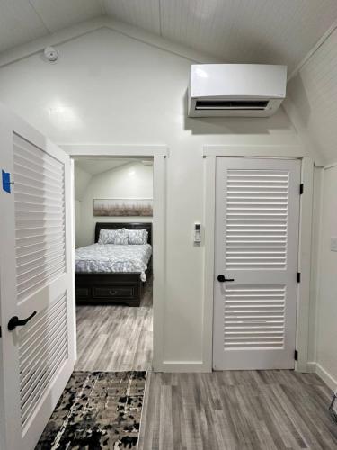 Ένα ή περισσότερα κρεβάτια σε δωμάτιο στο The Magnolia Shedhaus