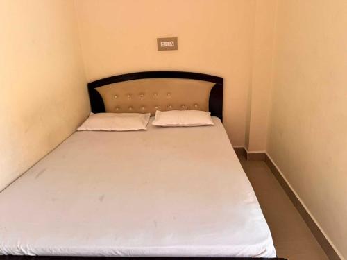 a small bed in a small room with a mattress at Hotel O Hill Top Hotel in Vānivilāsa Puram