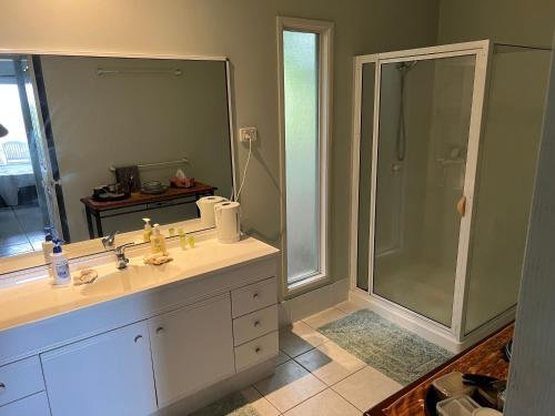 Koupelna v ubytování Mission Beach Escape BnB