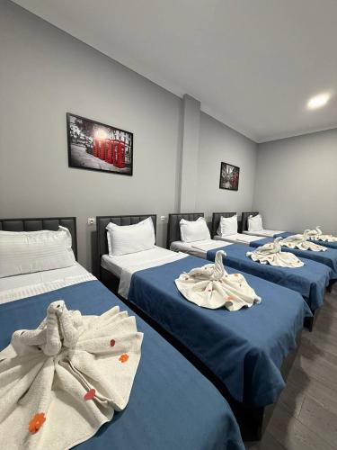 Llit o llits en una habitació de Hotel OK