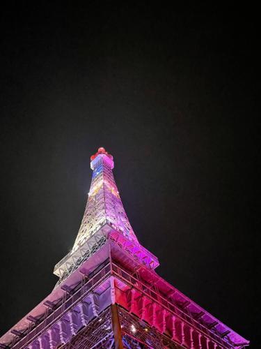 Фотография из галереи Eiffel Tower Premium Apartment Bahria Town Lahore By LMY в Лахоре