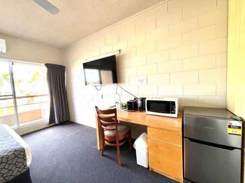 Η κουζίνα ή μικρή κουζίνα στο Lumina Motel Gladstone