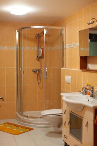 Bilik mandi di Villa Paris