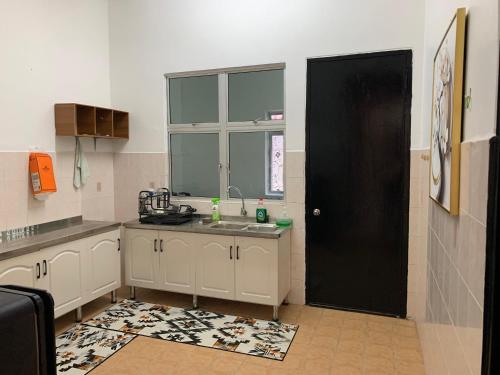 Kuchyň nebo kuchyňský kout v ubytování F'Seven Homestay