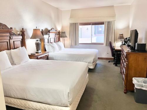 a hotel room with two beds and a television at Cozy Double Queen Mountain Suite Near Park City & Sundance Ski Resorts - 2047 in Mound City