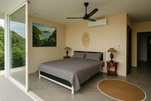 Ein Bett oder Betten in einem Zimmer der Unterkunft NEW! Sunset & Seaview 4BR 5BA Pool Villa