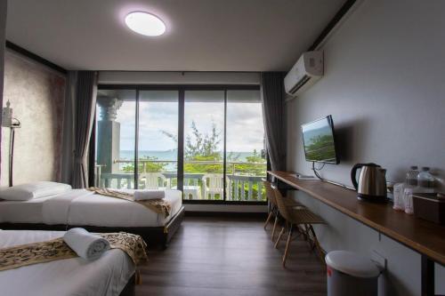 Ένα ή περισσότερα κρεβάτια σε δωμάτιο στο Pimpimarn Hotel