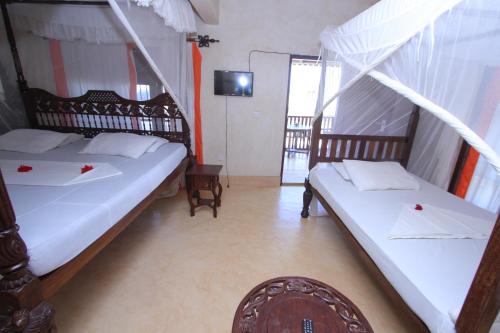 Postel nebo postele na pokoji v ubytování Jannataan Hotel