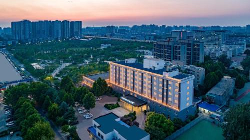 Gallery image of Zhengzhou Agricultural University, Henan Provincial Museum, Meilun Hotel in Zhengzhou