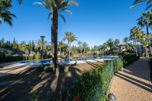 Apto Nueva Andalucía Puerto Banús Vigilancia 24h