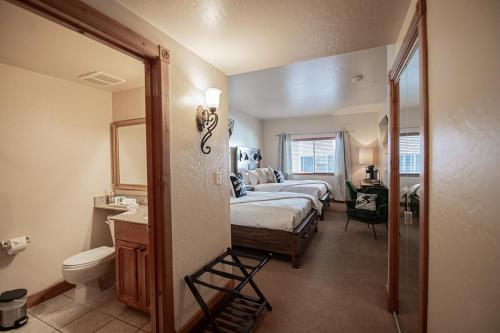 a bedroom with a bed and a bathroom with a toilet at Relaxing Double Queen Mountain Getaway Near Park City & Sundance Ski Resorts - 2066 in Mound City
