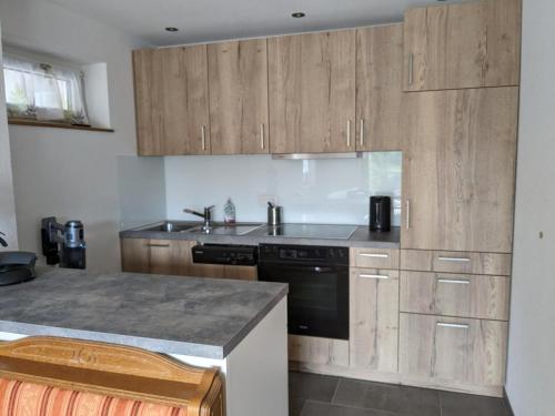 Kuchyň nebo kuchyňský kout v ubytování Fewo Schwarzwälder Blattert