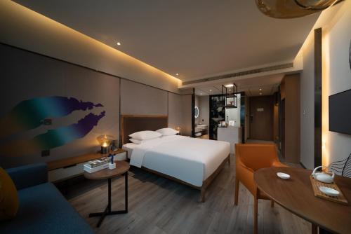 Postel nebo postele na pokoji v ubytování Manju Hotel