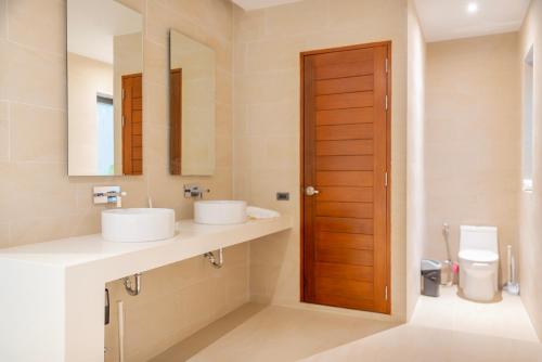 a bathroom with two sinks and a toilet at Villa Azure in Koh Samui 
