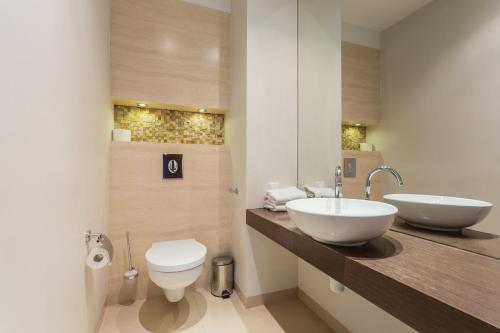 Ένα μπάνιο στο Platinum Residence